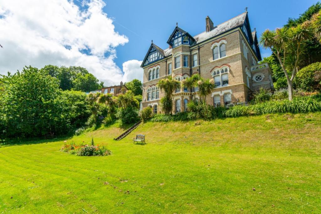 Westwell Hall Guest Accommodation, Bed & Breakfast, Luxury Rooms Ильфракомб Экстерьер фото